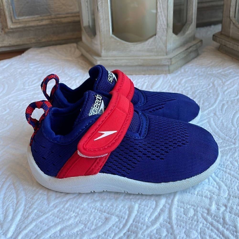 Speedo Water Shoes - S - NWOT